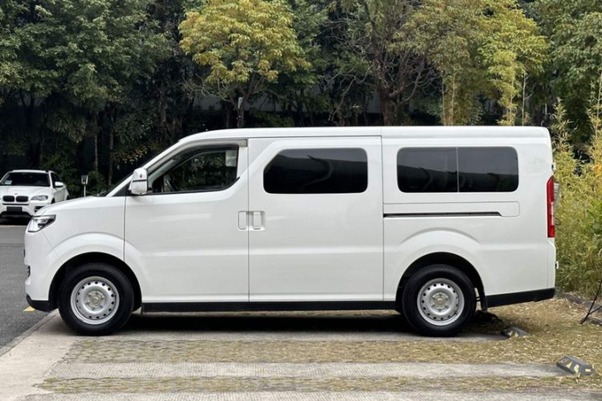 Used Ruichi EC75 2025 Model Passenger Vehicle Smart Driving Ultra-Charging Edition Superior I 52.16 kWh Exterior 2