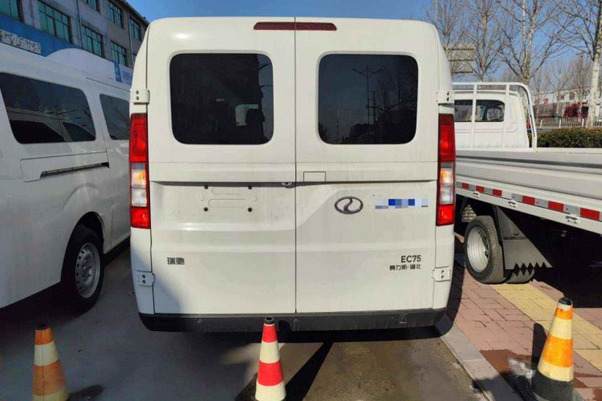 Used Ruichi EC75 2025 Model Passenger Vehicle Smart Driving Edition Pioneer I 41.5 kWh Exterior 4