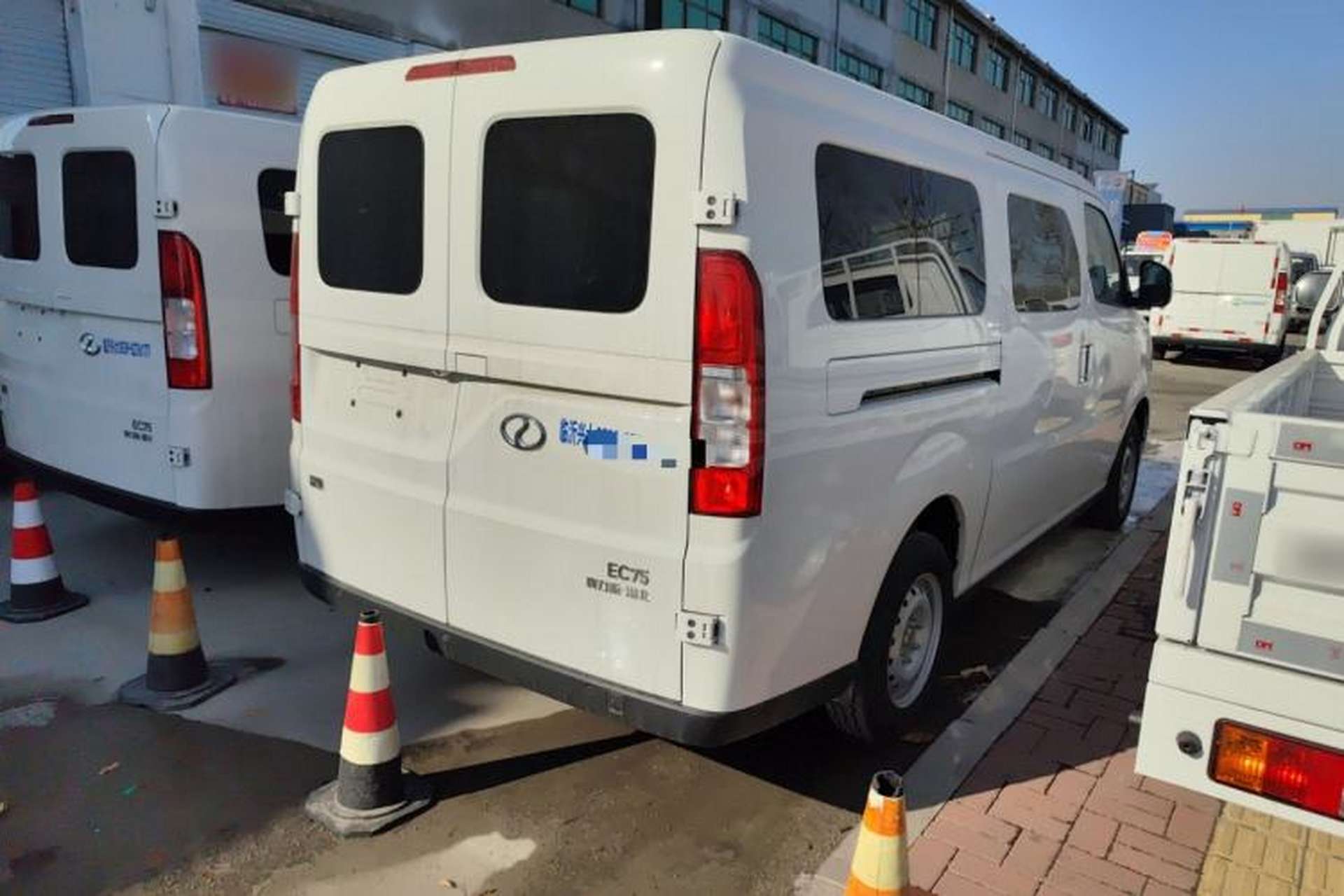 Used Ruichi EC75 2025 Model Passenger Vehicle Smart Driving Edition Pioneer I 41.5 kWh Exterior 5