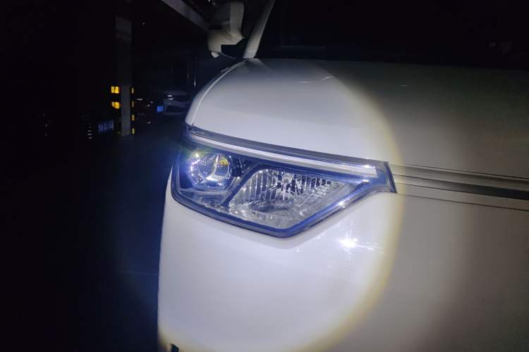 Used Ruichi EC75 2025 Model Passenger Vehicle Smart Driving Ultra-Charging Edition, Pioneer Type I, 52.16 kWh Exterior 6