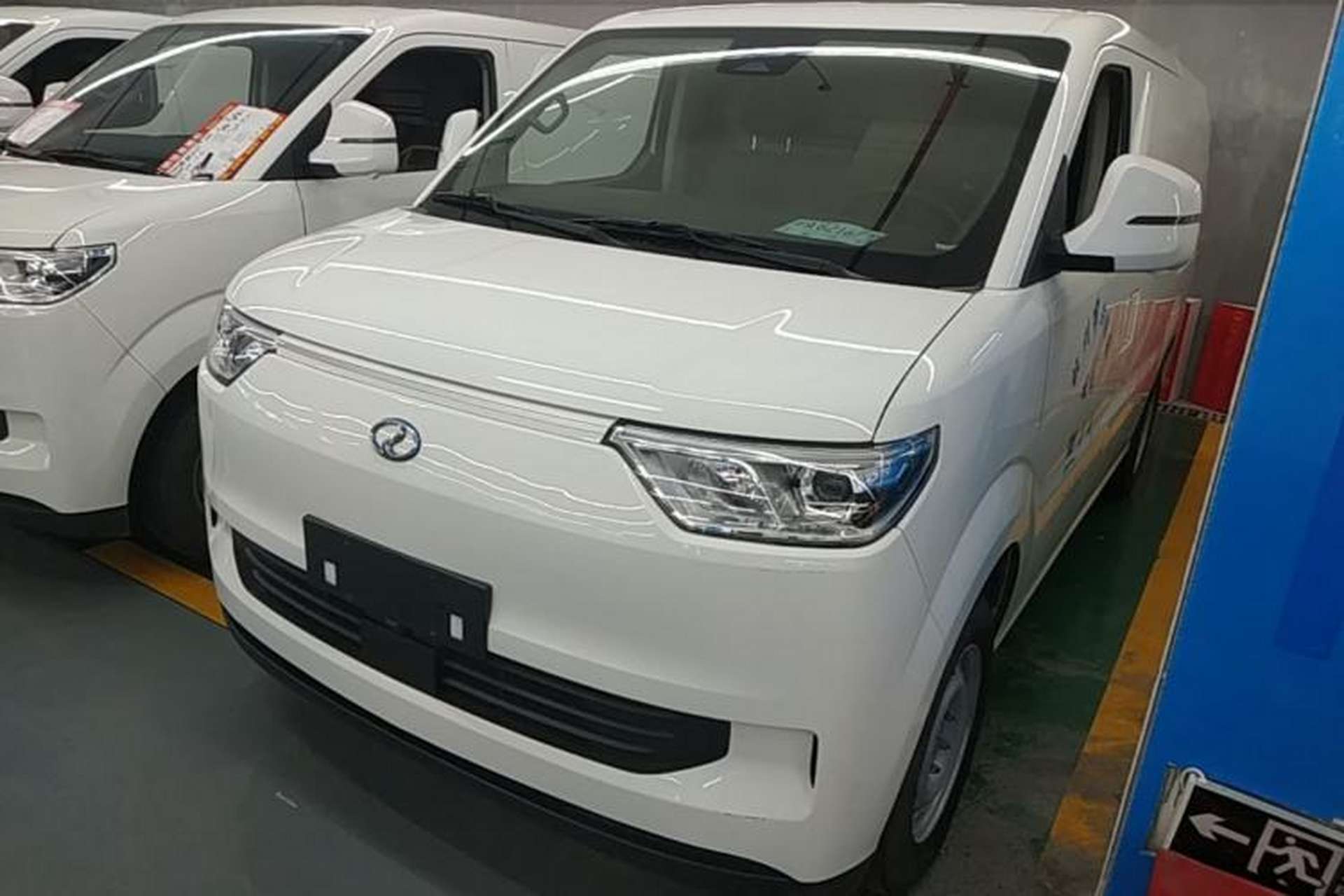 Used Ruichi EC75 2025 Intelligent Driving Ultra-Charging Version Pioneer II Type 50.1 kWh Front Left 45 Deg