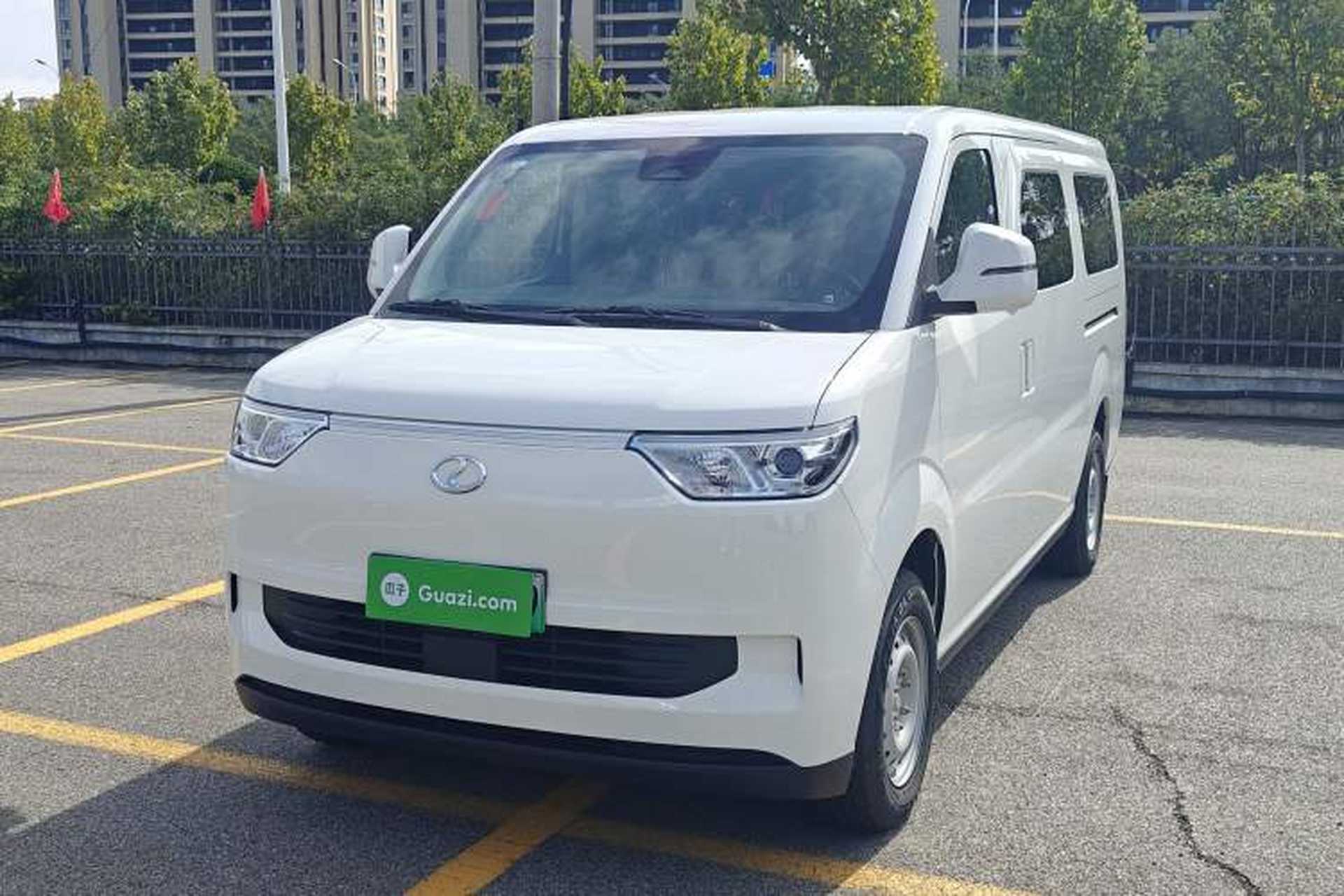 Used Ruichi EC75 2025 Model Passenger Vehicle Smart Driving Ultra-Charging Edition, Pioneer Type I, 52.16 kWh Front Left 45 Deg