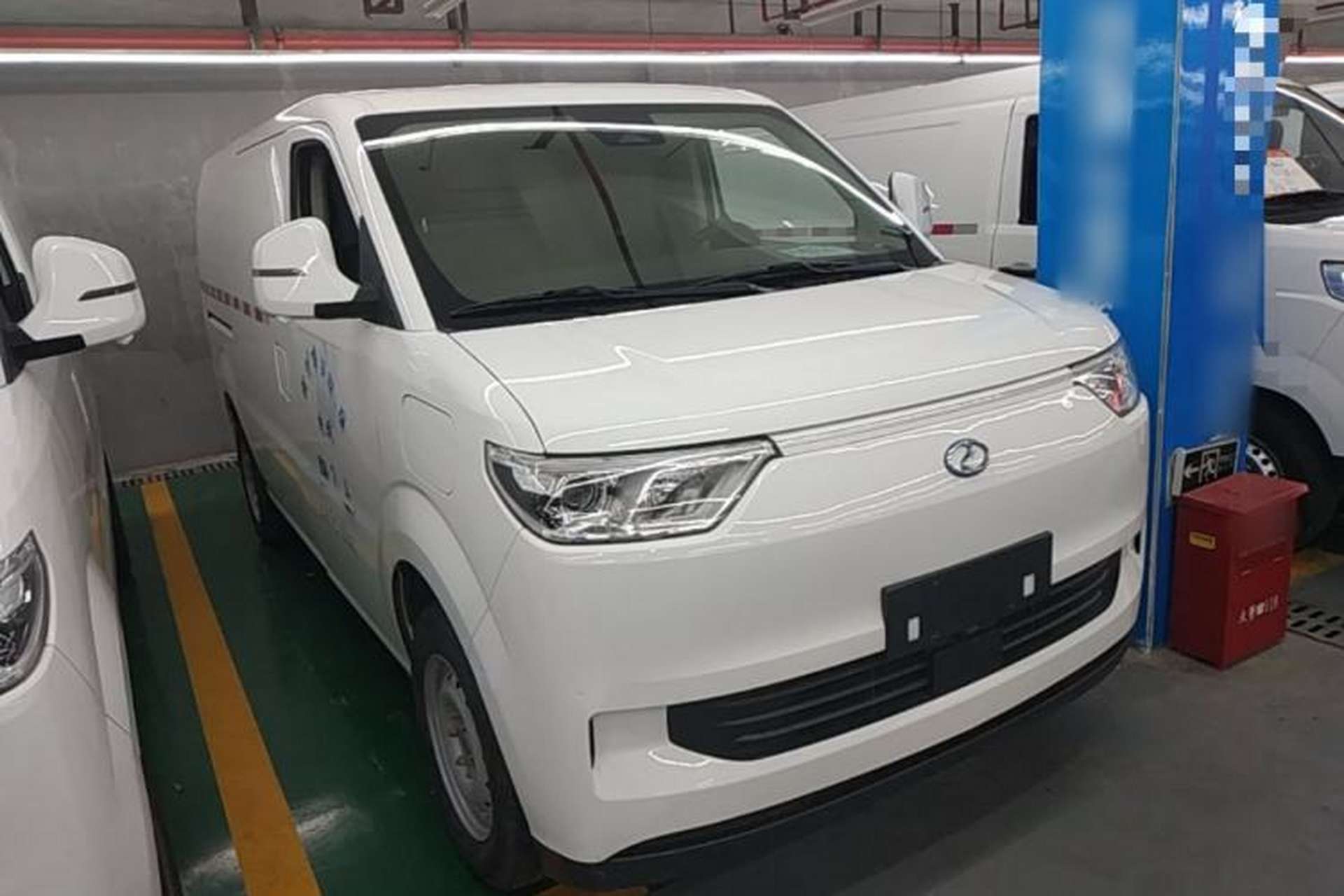 Used Ruichi EC75 2025 Intelligent Driving Ultra-Charging Version Pioneer II Type 50.1 kWh Front Right 45 Deg