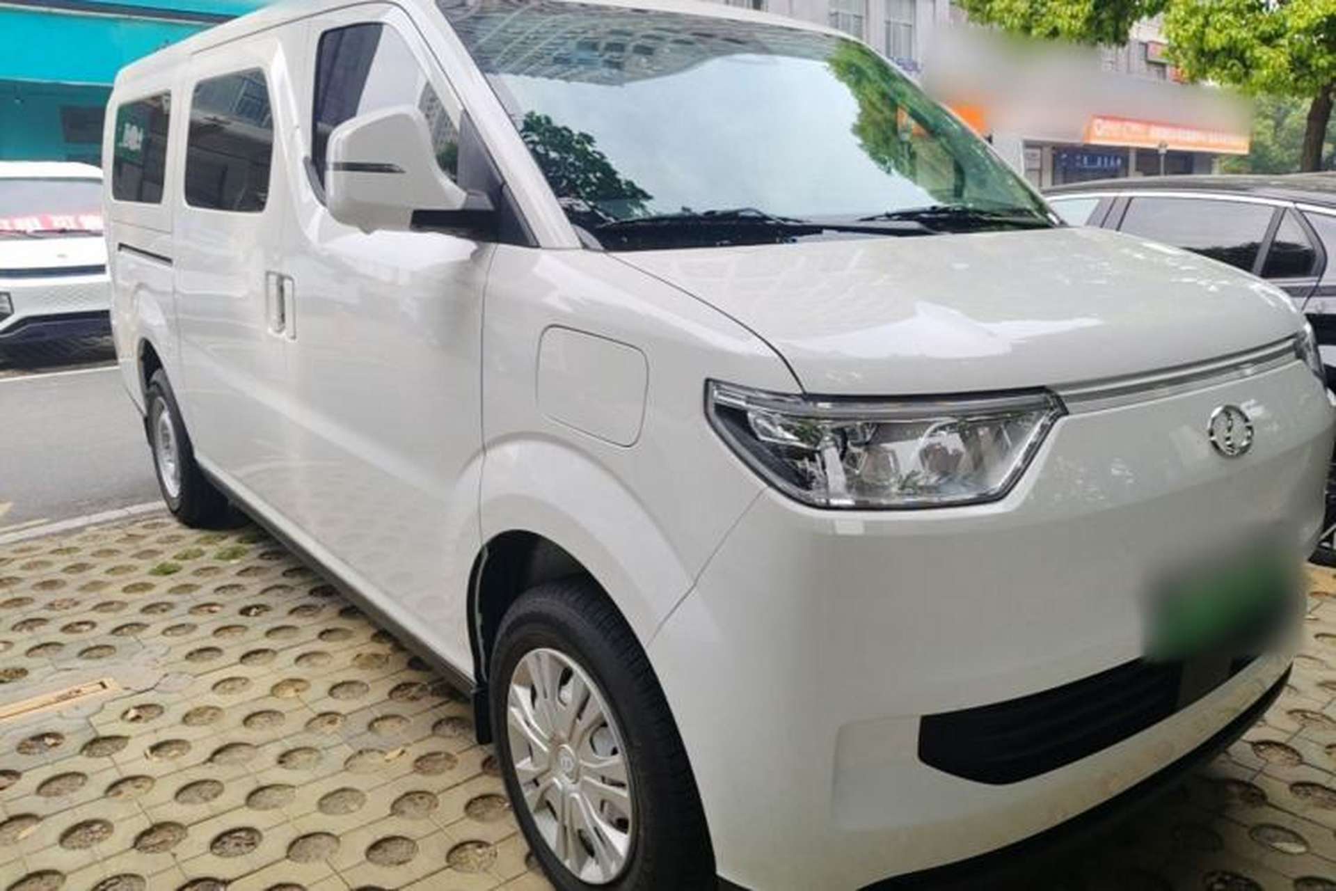 Used Ruichi EC75 2025 Model Passenger Vehicle Smart Driving Ultra-Charging Edition, Pioneer Type I, 52.16 kWh Front Right 45 Deg
