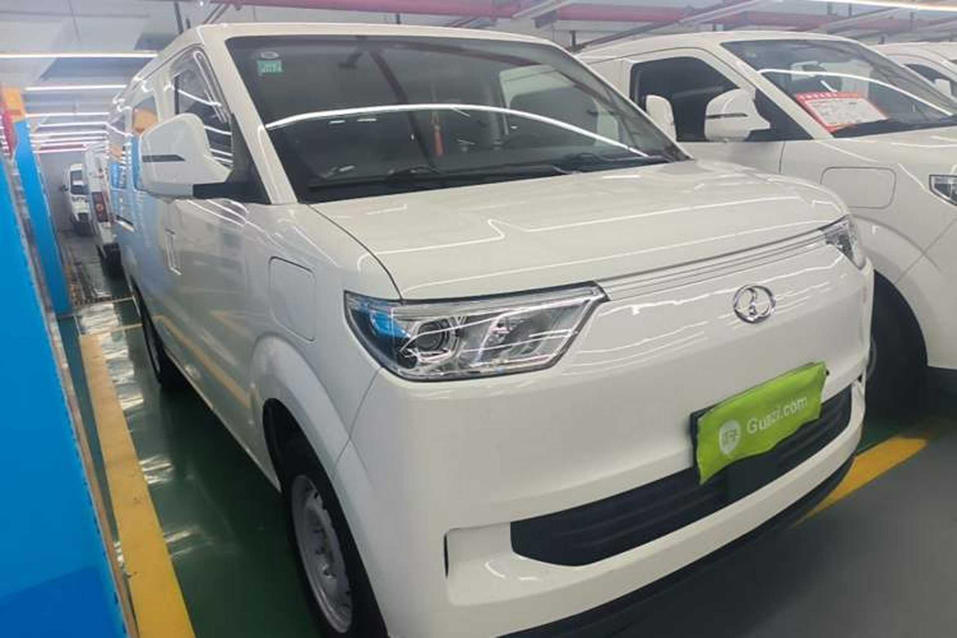 Used Ruichi EC75 2025 Model Passenger Vehicle Smart Driving Ultra-Charging Edition, Pioneer Type I, 52.16 kWh Front Right 45 Deg
