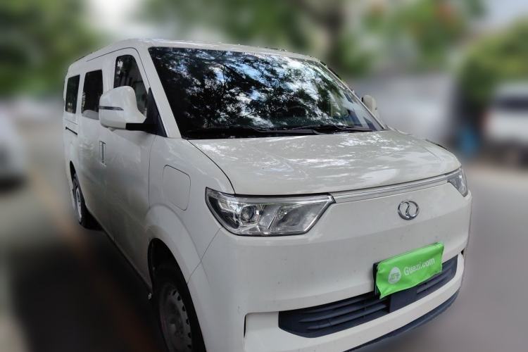 Used Ruichi EC75 2025 Model Passenger Vehicle Smart Driving Ultra-Charging Edition Superior I 52.16 kWh Front Right 45 Deg