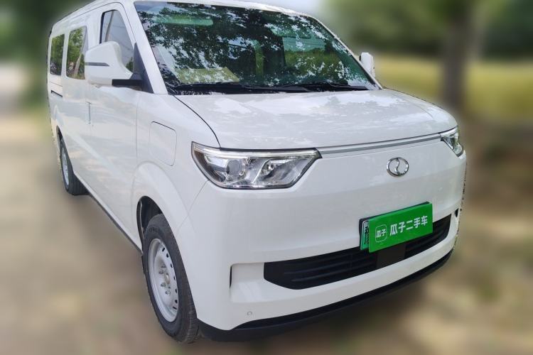 Used Ruichi EC75 2025 Model Passenger Vehicle Smart Driving Ultra-Charging Edition Superior II 50.1 kWh Front Right 45 Deg