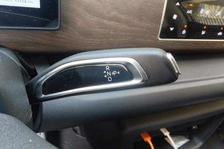 Used Ruichi EC75 2025 Model Passenger Vehicle Smart Driving Edition Pioneer I 41.5 kWh Gear Lever