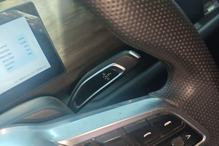 Used Ruichi EC75 2025 Model Passenger Vehicle Smart Driving Ultra-Charging Edition, Pioneer Type I, 52.16 kWh Gear Lever