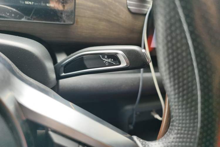 Used Ruichi EC75 2025 Model Passenger Vehicle Smart Driving Ultra-Charging Edition Superior I 52.16 kWh Gear Lever