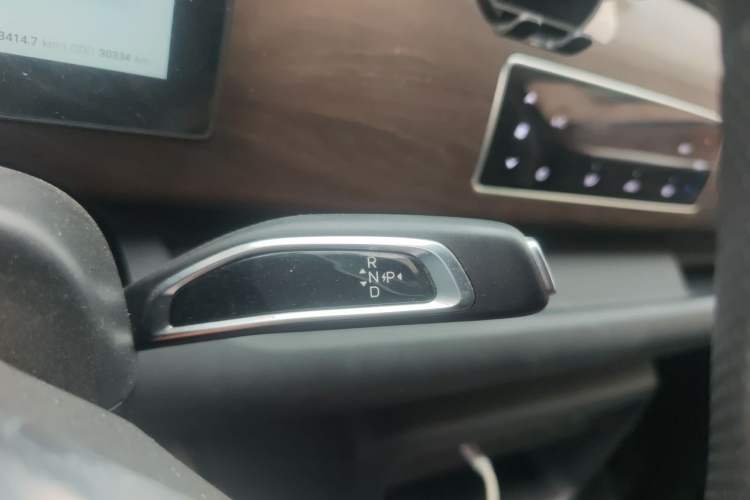 Used Ruichi EC75 2025 Intelligent Driving Ultra-Charging Version Pioneer II Type 50.1 kWh Gear Lever
