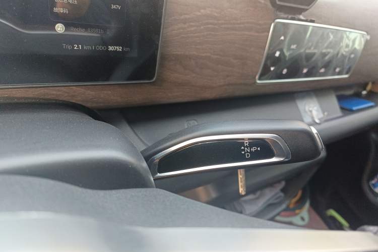 Used Ruichi EC75 2025 Intelligent Driving Ultra-Charging Version Pioneer II Type 50.1 kWh Gear Lever
