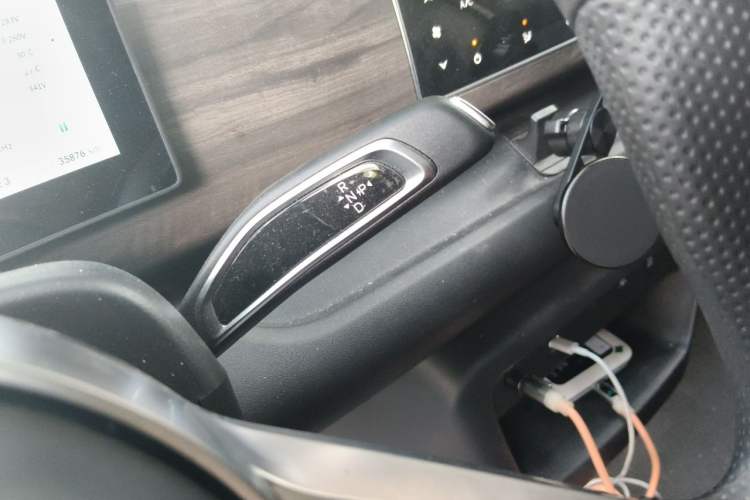 Used Ruichi EC75 2025 Model Passenger Vehicle Smart Driving Ultra-Charging Edition, Pioneer Type I, 52.16 kWh Gear Lever