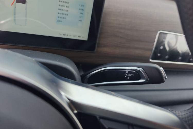 Used Ruichi EC75 2025 Model Passenger Vehicle Smart Driving Ultra-Charging Edition, Pioneer Type I, 52.16 kWh Gear Lever
