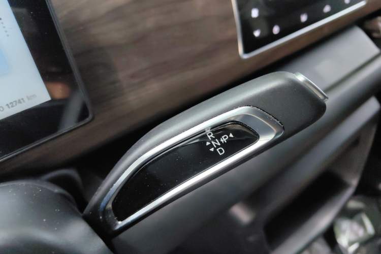 Used Ruichi EC75 2025 Model Passenger Vehicle Smart Driving Ultra-Charging Edition Superior I 52.16 kWh Gear Lever
