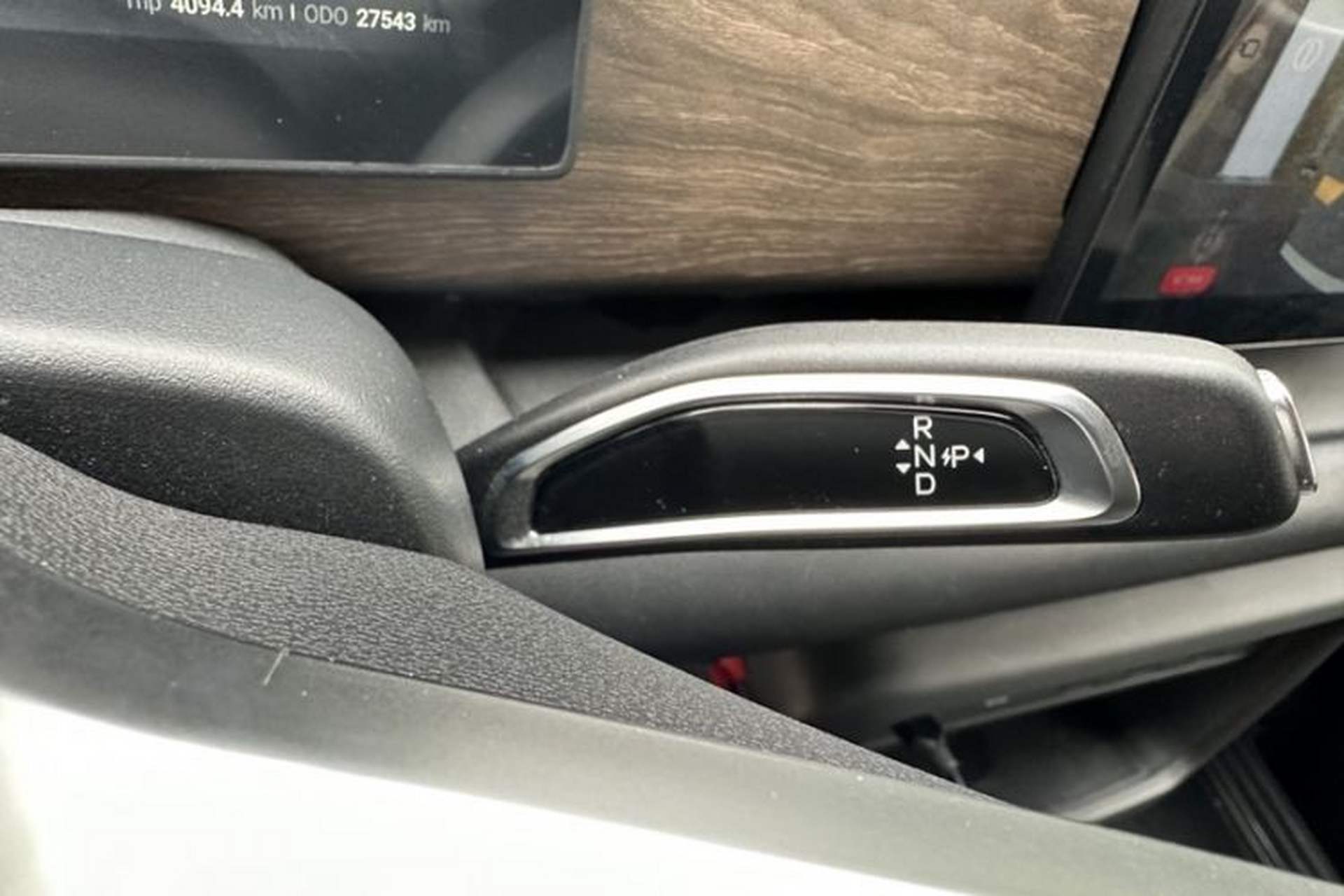 Used Ruichi EC75 2025 Model Passenger Vehicle Smart Driving Ultra-Charging Edition Superior I 52.16 kWh Gear Lever