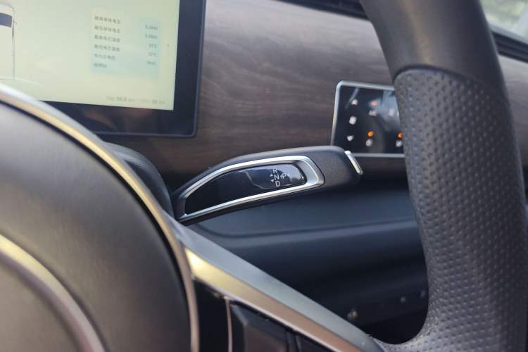 Used Ruichi EC75 2025 Model Passenger Vehicle Smart Driving Ultra-Charging Edition, Pioneer Type I, 52.16 kWh Gear Lever
