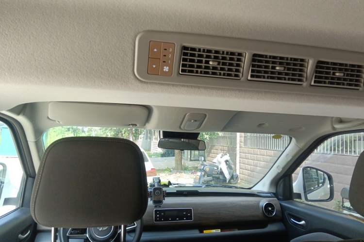 Used Ruichi EC75 2025 Model Passenger Vehicle Smart Driving Edition Pioneer I 41.5 kWh Headliner