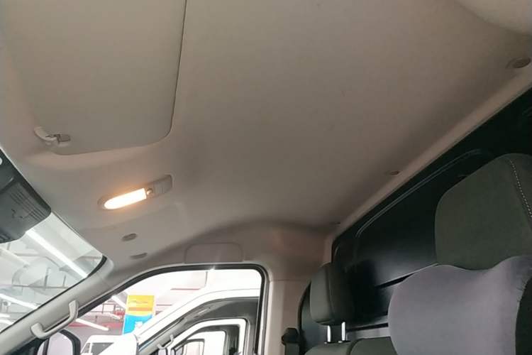 Used Ruichi EC75 2025 Intelligent Driving Ultra-Charging Version Pioneer II Type 50.1 kWh Headliner