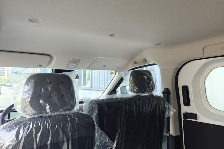Used Ruichi EC75 2025 Model Passenger Vehicle Smart Driving Ultra-Charging Edition Pioneer II 50.1 kWh Headliner