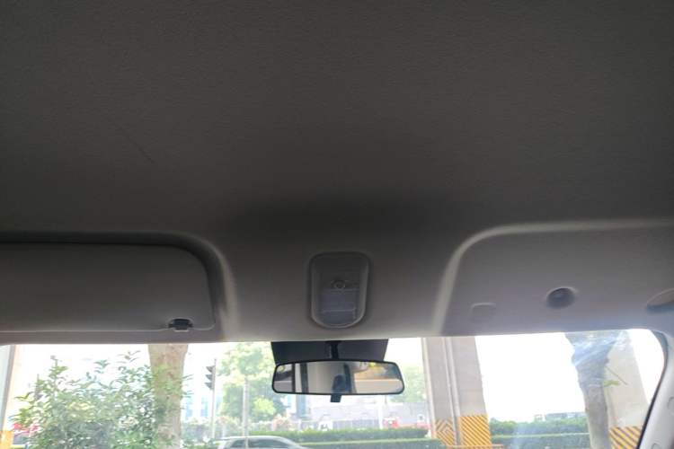 Used Ruichi EC75 2025 Model Passenger Vehicle Smart Driving Ultra-Charging Edition, Pioneer Type I, 52.16 kWh Headliner