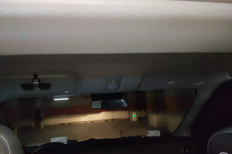 Used Ruichi EC75 2025 Model Passenger Vehicle Smart Driving Ultra-Charging Edition, Pioneer Type I, 52.16 kWh Headliner