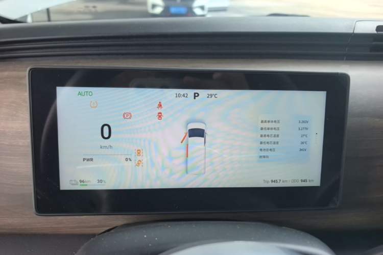 Used Ruichi EC75 2025 Model Freight Vehicle Smart Driving Ultra-Charging Edition Superior I 52.16 kWh Instrument Cluster