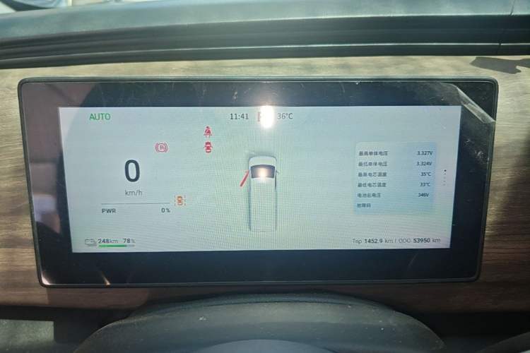 Used Ruichi EC75 2025 Model Passenger Vehicle Smart Driving Ultra-Charging Edition, Pioneer Type I, 52.16 kWh Instrument Cluster