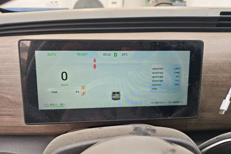 Used Ruichi EC75 2025 Model Passenger Vehicle Smart Driving Ultra-Charging Edition, Pioneer Type I, 52.16 kWh Instrument Cluster