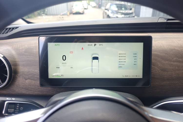 Used Ruichi EC75 2025 Model Passenger Vehicle Smart Driving Ultra-Charging Edition, Pioneer Type I, 52.16 kWh Instrument Cluster