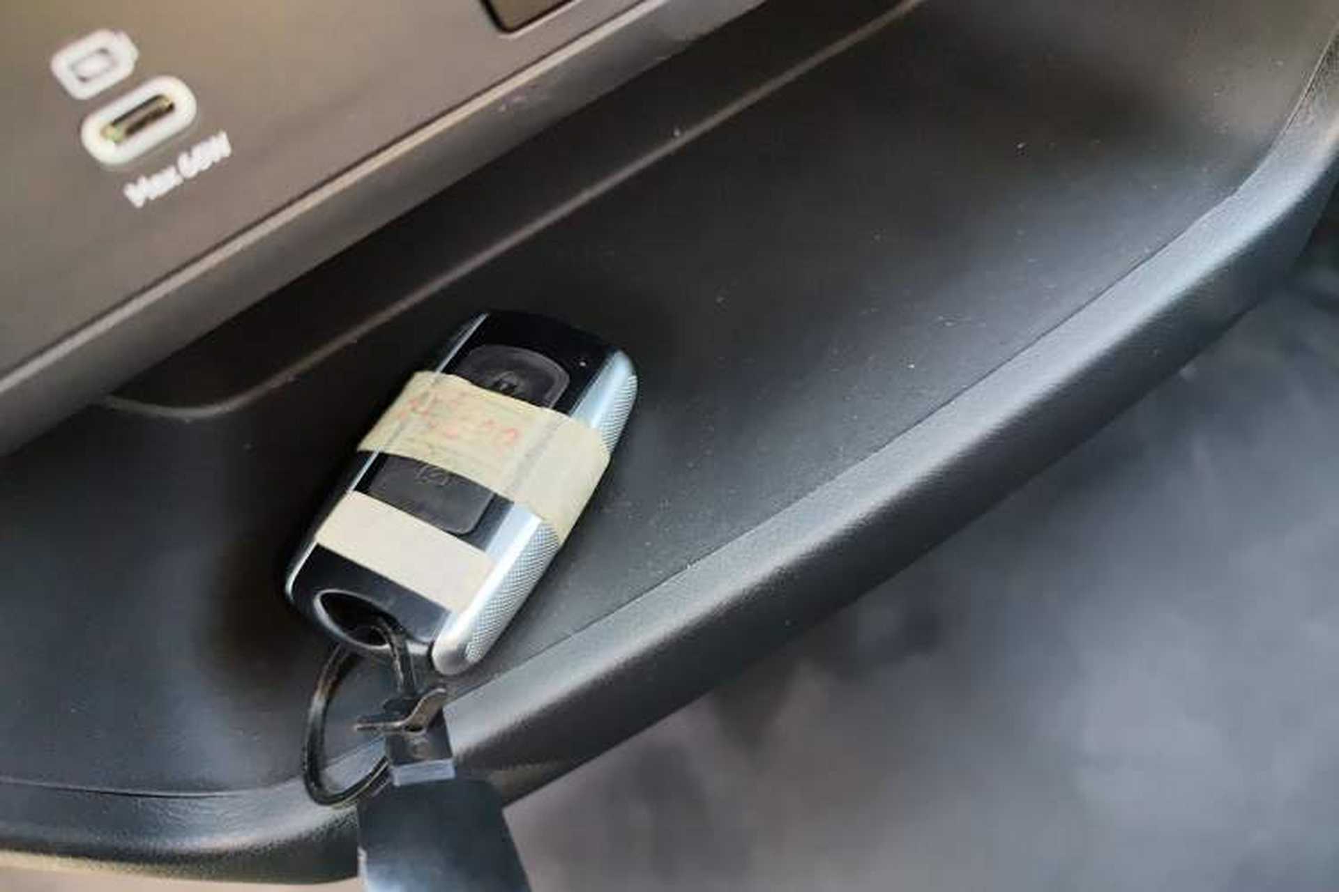 Used Ruichi EC75 2025 Model Passenger Vehicle Smart Driving Edition Pioneer I 41.5 kWh Interior 1