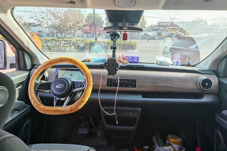 Used Ruichi EC75 2025 Model Passenger Vehicle Smart Driving Ultra-Charging Edition Pioneer II 50.1 kWh Interior 1