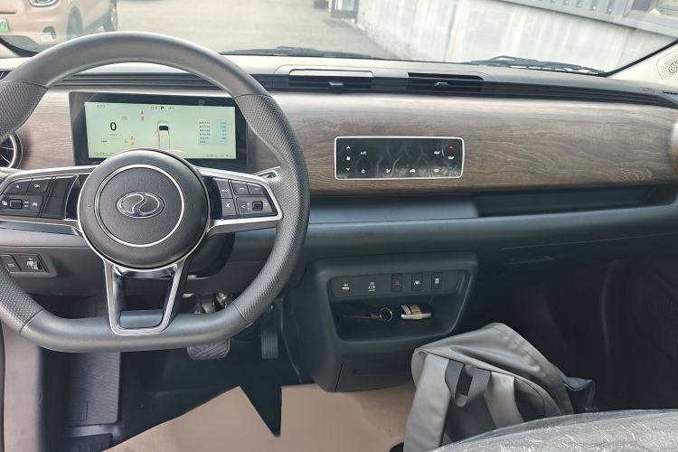 Used Ruichi EC75 2025 Model Passenger Vehicle Smart Driving Ultra-Charging Edition Pioneer II 50.1 kWh Interior 2