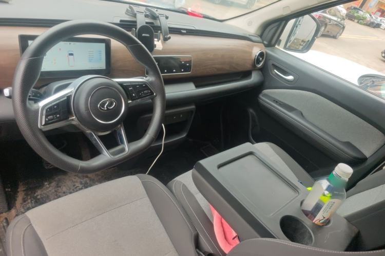 Used Ruichi EC75 2025 Intelligent Driving Ultra-Charging Version Pioneer II Type 50.1 kWh Interior 2