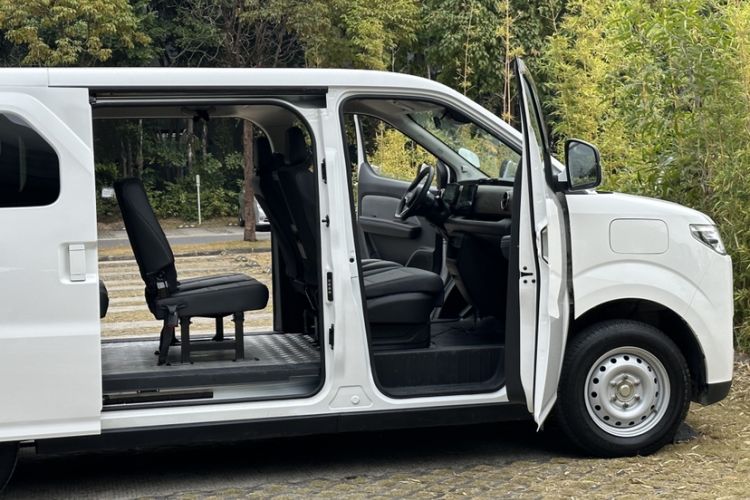 Used Ruichi EC75 2025 Model Passenger Vehicle Smart Driving Ultra-Charging Edition Superior I 52.16 kWh Interior 2