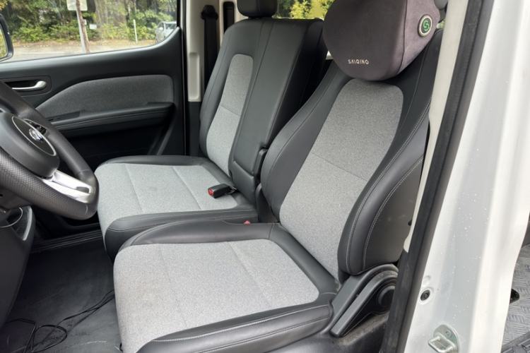 Used Ruichi EC75 2025 Model Passenger Vehicle Smart Driving Ultra-Charging Edition Superior I 52.16 kWh Interior 3