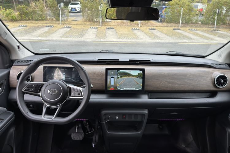 Used Ruichi EC75 2025 Model Passenger Vehicle Smart Driving Ultra-Charging Edition Superior I 52.16 kWh Interior 4