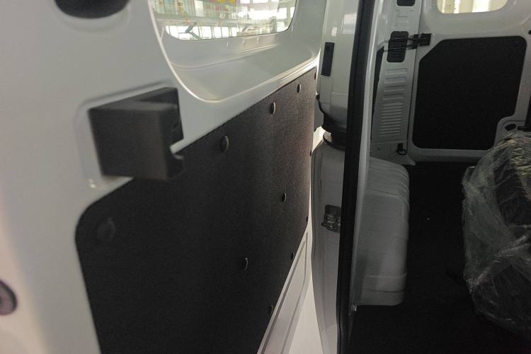 Used Ruichi EC75 2025 Model Passenger Vehicle Smart Driving Ultra-Charging Edition Pioneer II 50.1 kWh Interior 6
