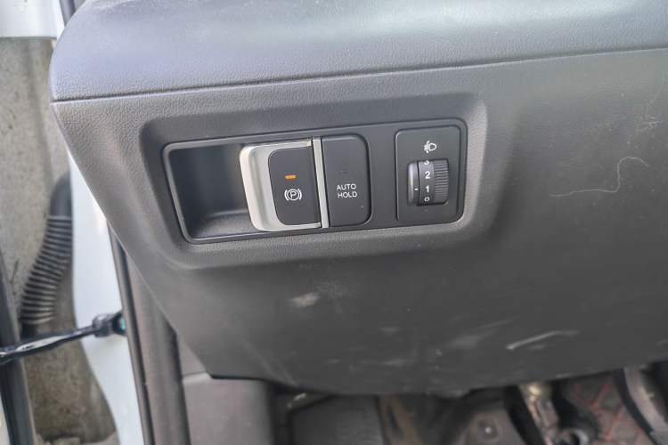 Used Ruichi EC75 2025 Model Passenger Vehicle Smart Driving Ultra-Charging Edition Pioneer II 50.1 kWh Interior 7