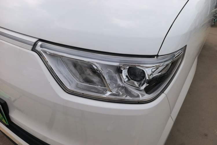 Used Ruichi EC75 2025 Smart Drive Edition Pioneer Type I 50.38 kWh Left Front Headlight
