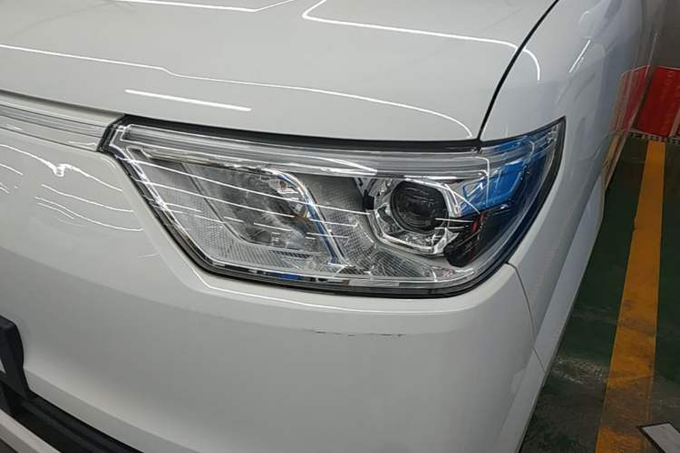 Used Ruichi EC75 2025 Intelligent Driving Ultra-Charging Version Pioneer II Type 50.1 kWh Left Front Headlight
