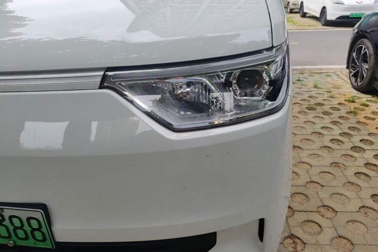 Used Ruichi EC75 2025 Model Passenger Vehicle Smart Driving Ultra-Charging Edition, Pioneer Type I, 52.16 kWh Left Front Headlight