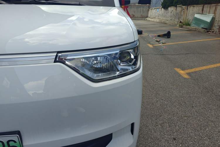 Used Ruichi EC75 2025 Model Passenger Vehicle Smart Driving Ultra-Charging Edition, Pioneer Type I, 52.16 kWh Left Front Headlight