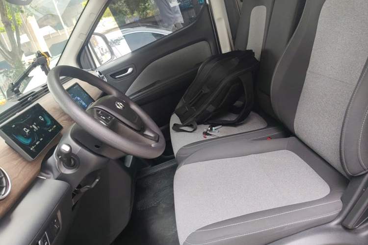 Used Ruichi EC75 2025 Model Passenger Vehicle Smart Driving Ultra-Charging Edition, Pioneer Type I, 52.16 kWh Left Front Seat