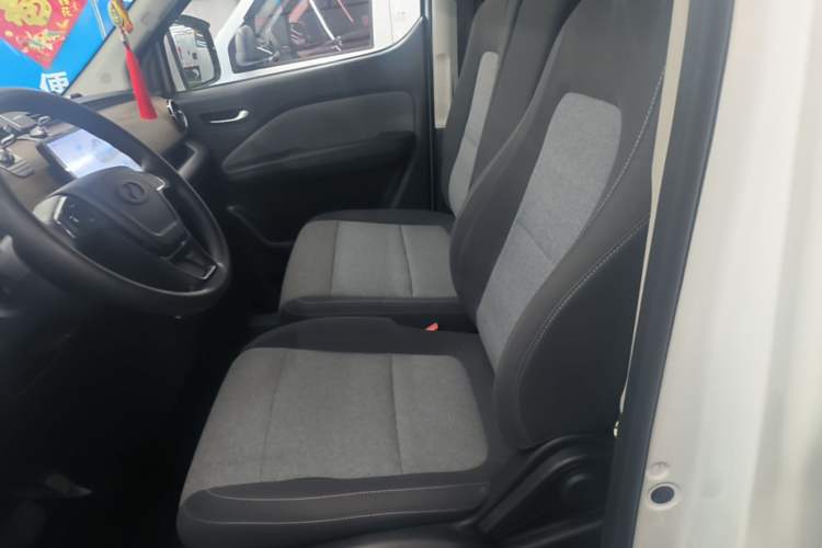 Used Ruichi EC75 2025 Model Passenger Vehicle Smart Driving Ultra-Charging Edition, Pioneer Type I, 52.16 kWh Left Front Seat