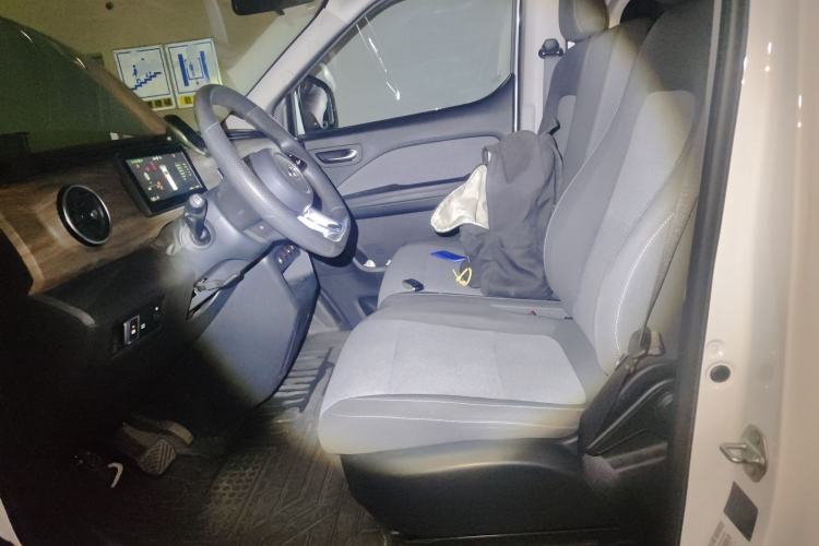 Used Ruichi EC75 2025 Model Passenger Vehicle Smart Driving Ultra-Charging Edition, Pioneer Type I, 52.16 kWh Left Front Seat