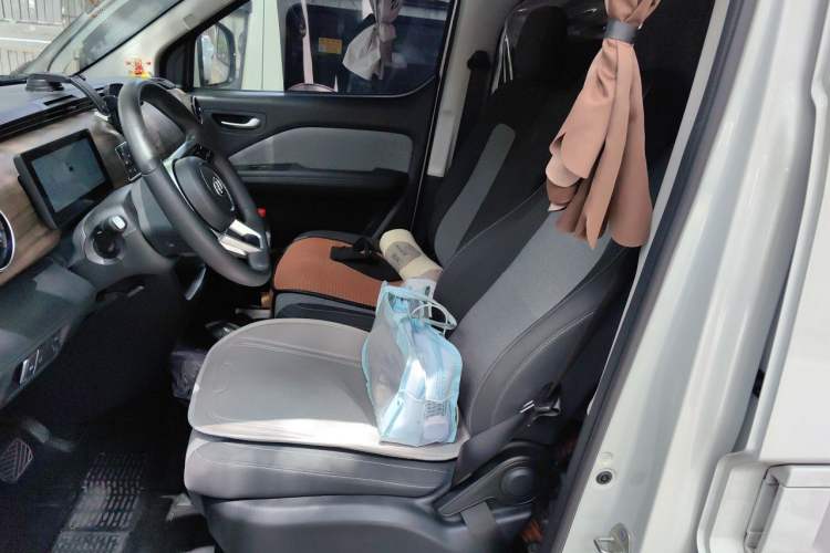 Used Ruichi EC75 2025 Model Passenger Vehicle Smart Driving Ultra-Charging Edition Superior I 52.16 kWh Left Front Seat