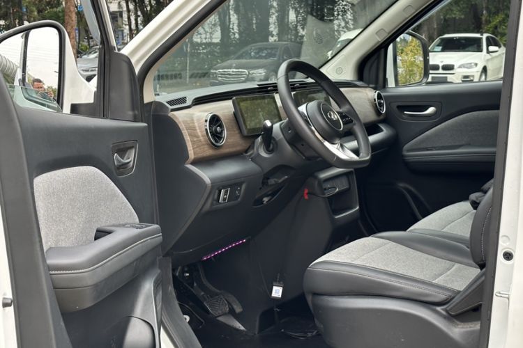Used Ruichi EC75 2025 Model Passenger Vehicle Smart Driving Ultra-Charging Edition Superior I 52.16 kWh Left Front Seat