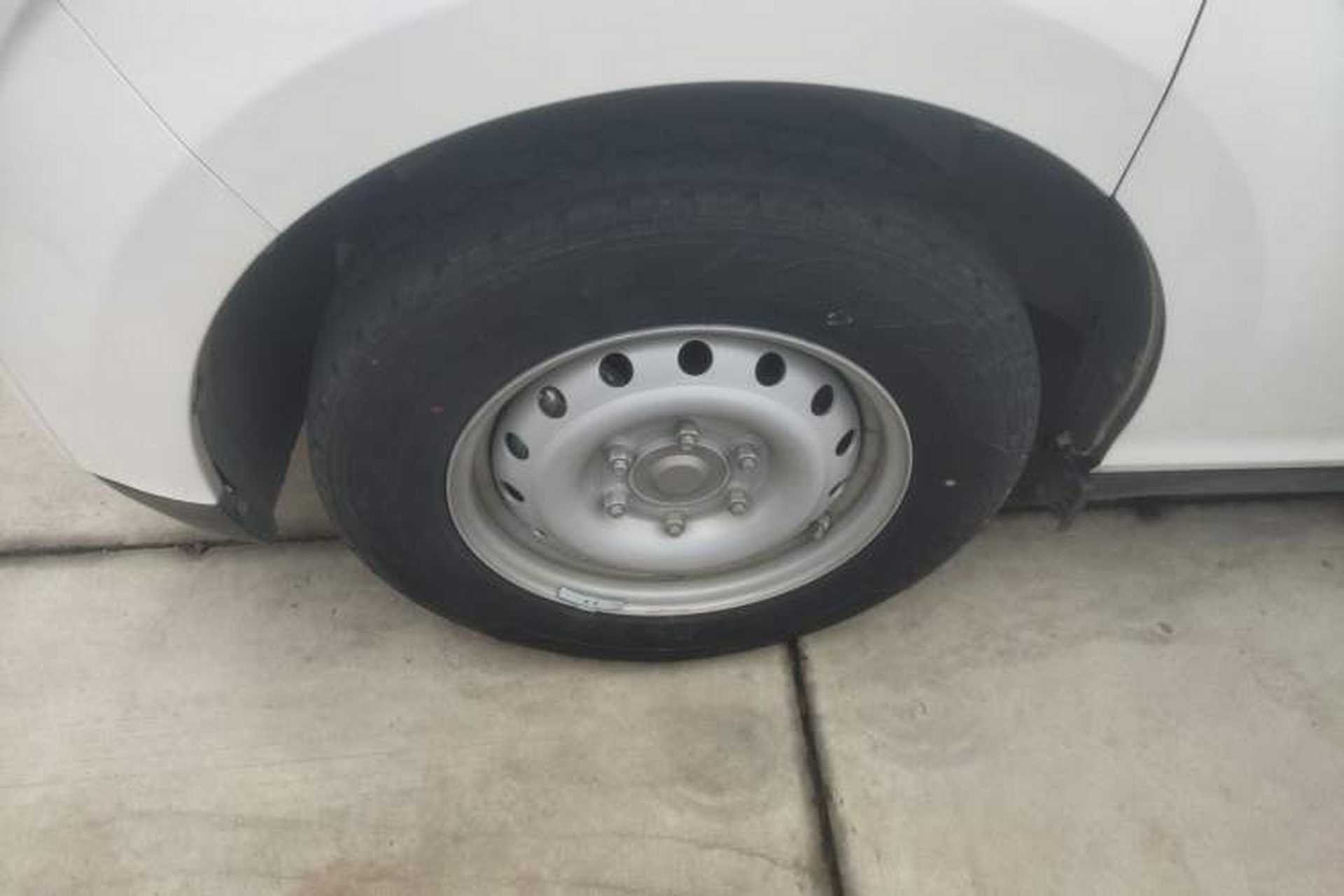Used Ruichi EC75 2025 Model Passenger Vehicle Smart Driving Ultra-Charging Edition, Pioneer Type I, 52.16 kWh Left Front Wheel Hub