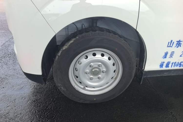 Used Ruichi EC75 2025 Model Freight Vehicle Smart Driving Ultra-Charging Edition Superior I 52.16 kWh Left Front Wheel Hub